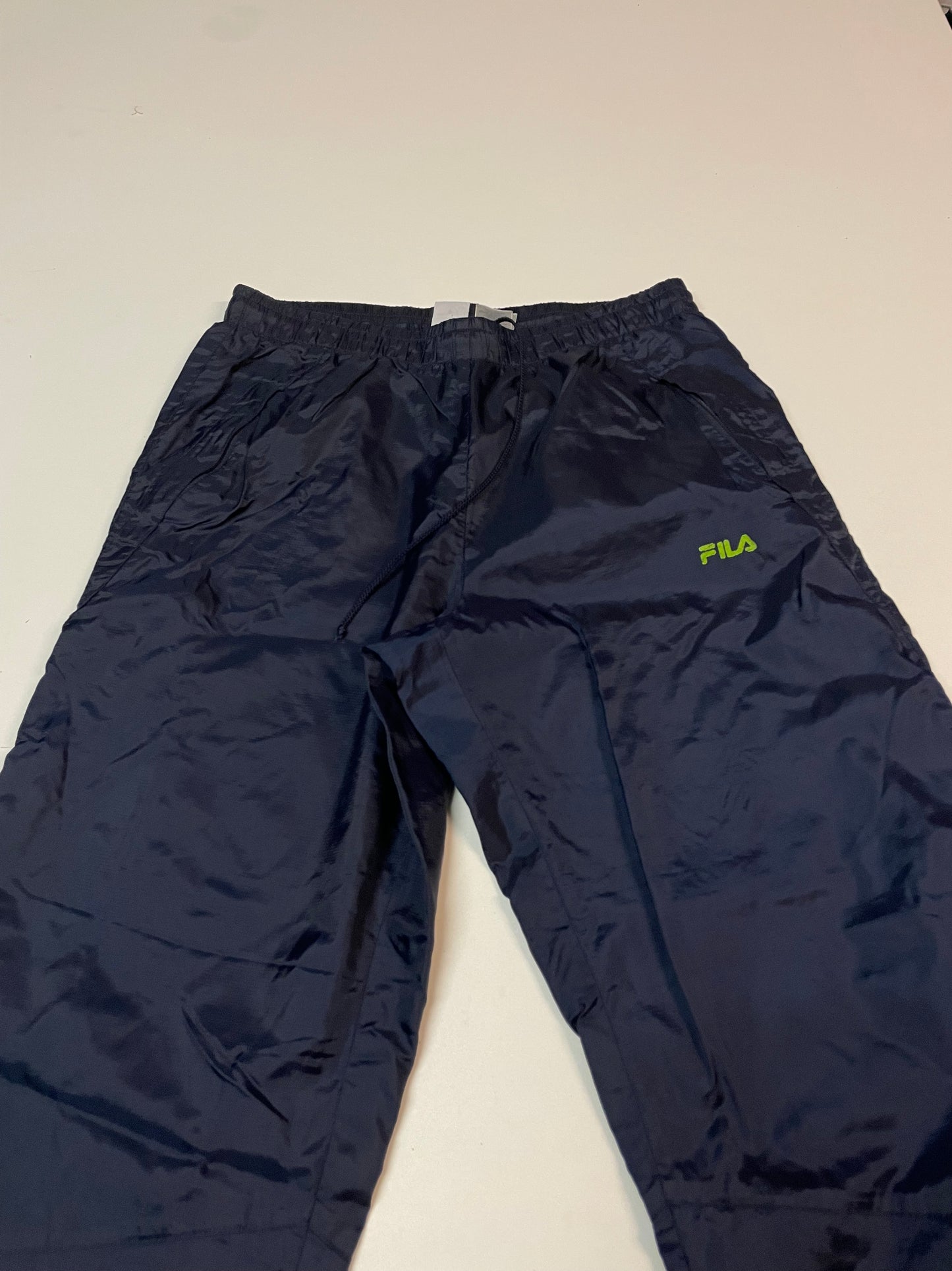 Entdecke unsere Vintage Track Pants von Nike und anderen Marken, erhältlich bei Valuxery.de - Dein Shop für trendige Vintage - Kleidung. Unsere Track Pants sind aus hochwertigen Materialien und