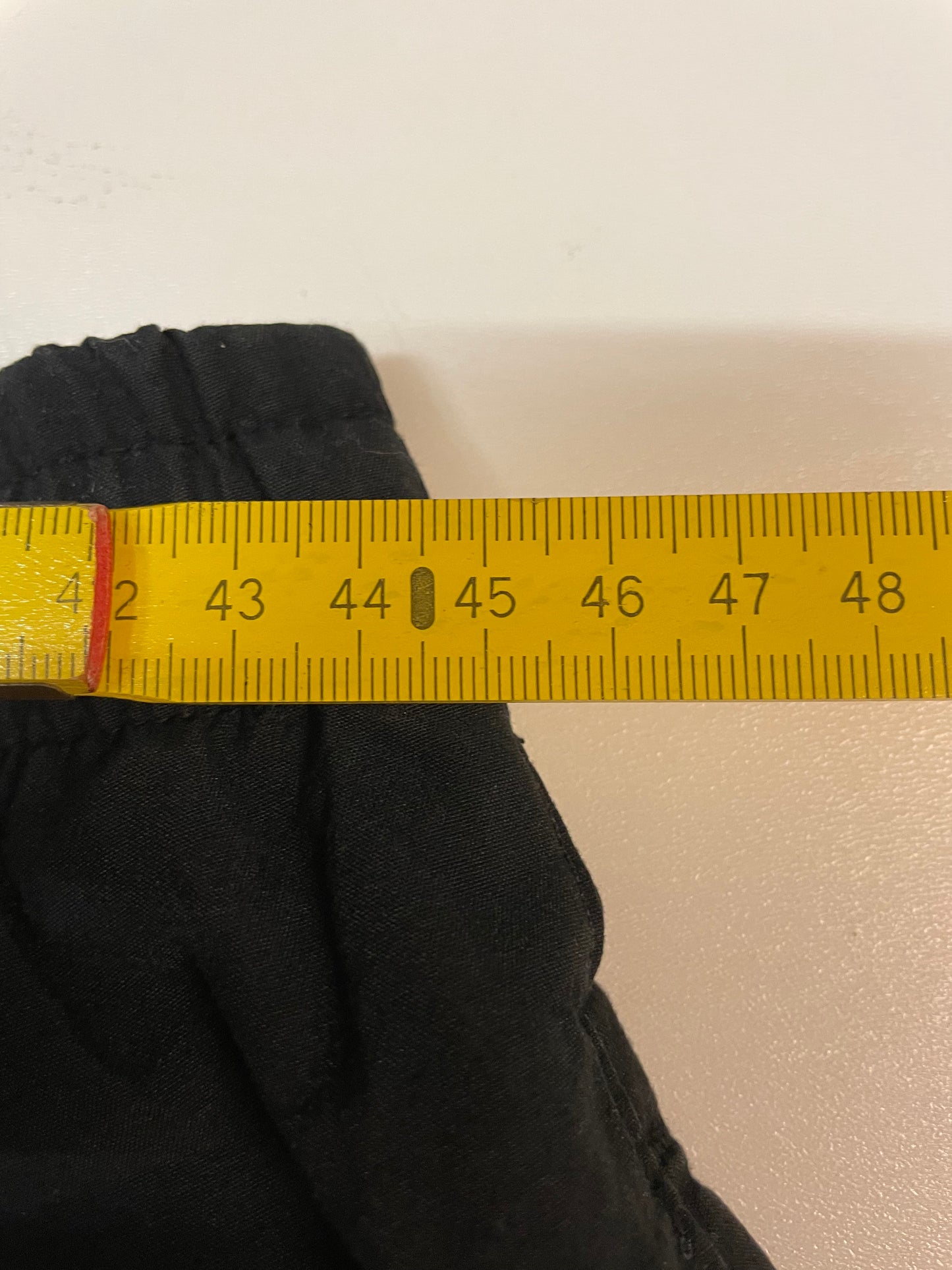 Entdecke unsere Vintage Track Pants von Nike und anderen Marken, erhältlich bei Valuxery.de - Dein Shop für trendige Vintage - Kleidung. Unsere Track Pants sind aus hochwertigen Materialien und