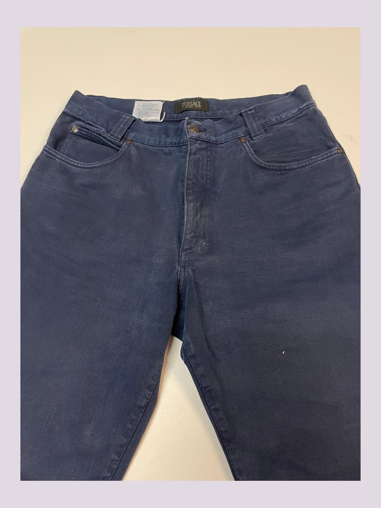 Entdecke unsere Vintage Track Pants von Nike und anderen Marken, erhältlich bei Valuxery.de - Dein Shop für trendige Vintage - Kleidung. Unsere Track Pants sind aus hochwertigen Materialien und