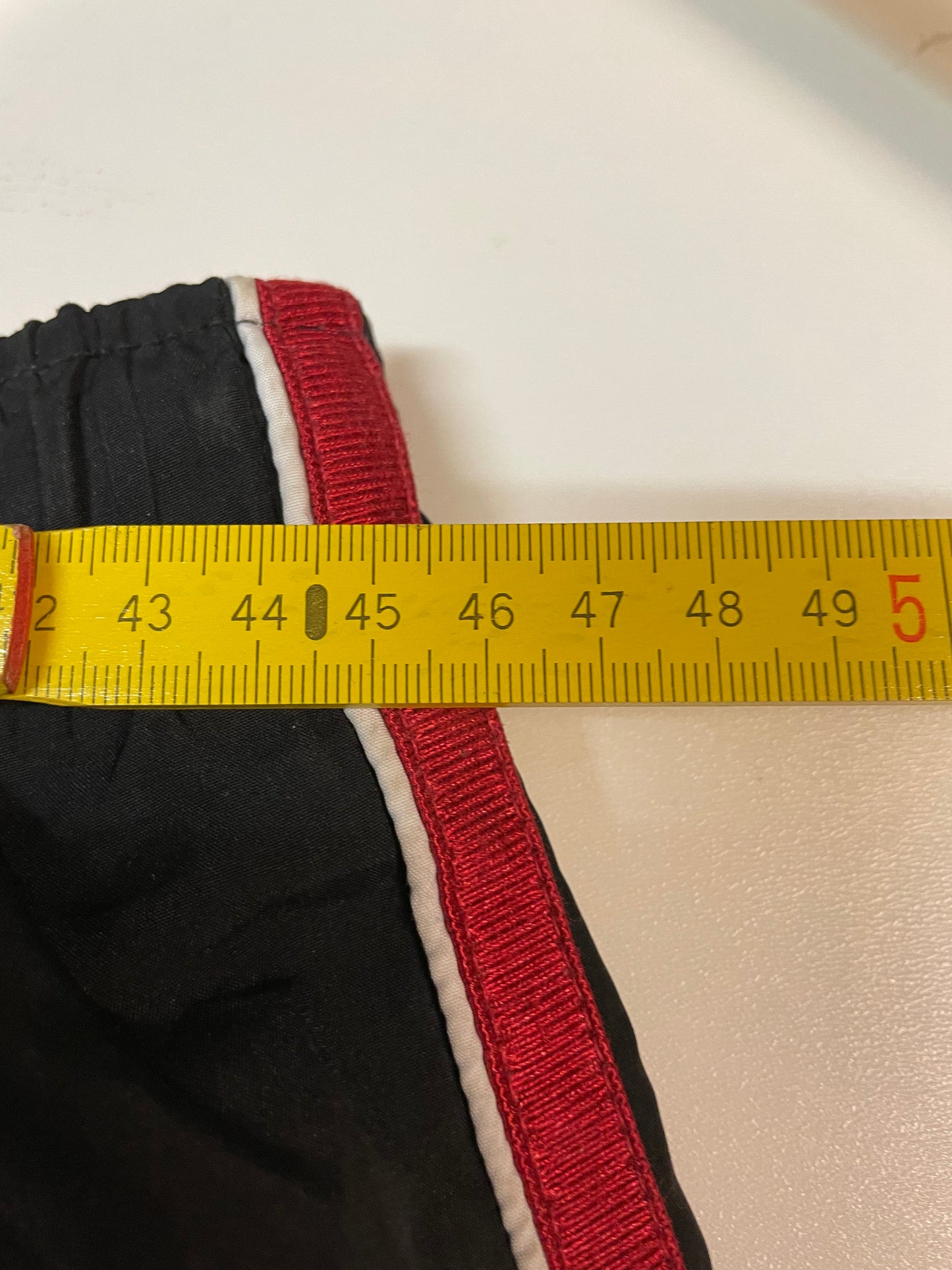 Entdecke unsere Vintage Track Pants von Nike und anderen Marken, erhältlich bei Valuxery.de - Dein Shop für trendige Vintage - Kleidung. Unsere Track Pants sind aus hochwertigen Materialien und