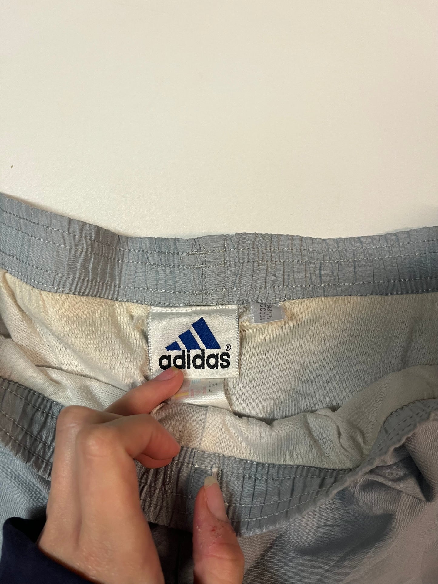 Adidas Vintage Trackpants L fit S-M ohne Seil 5184
