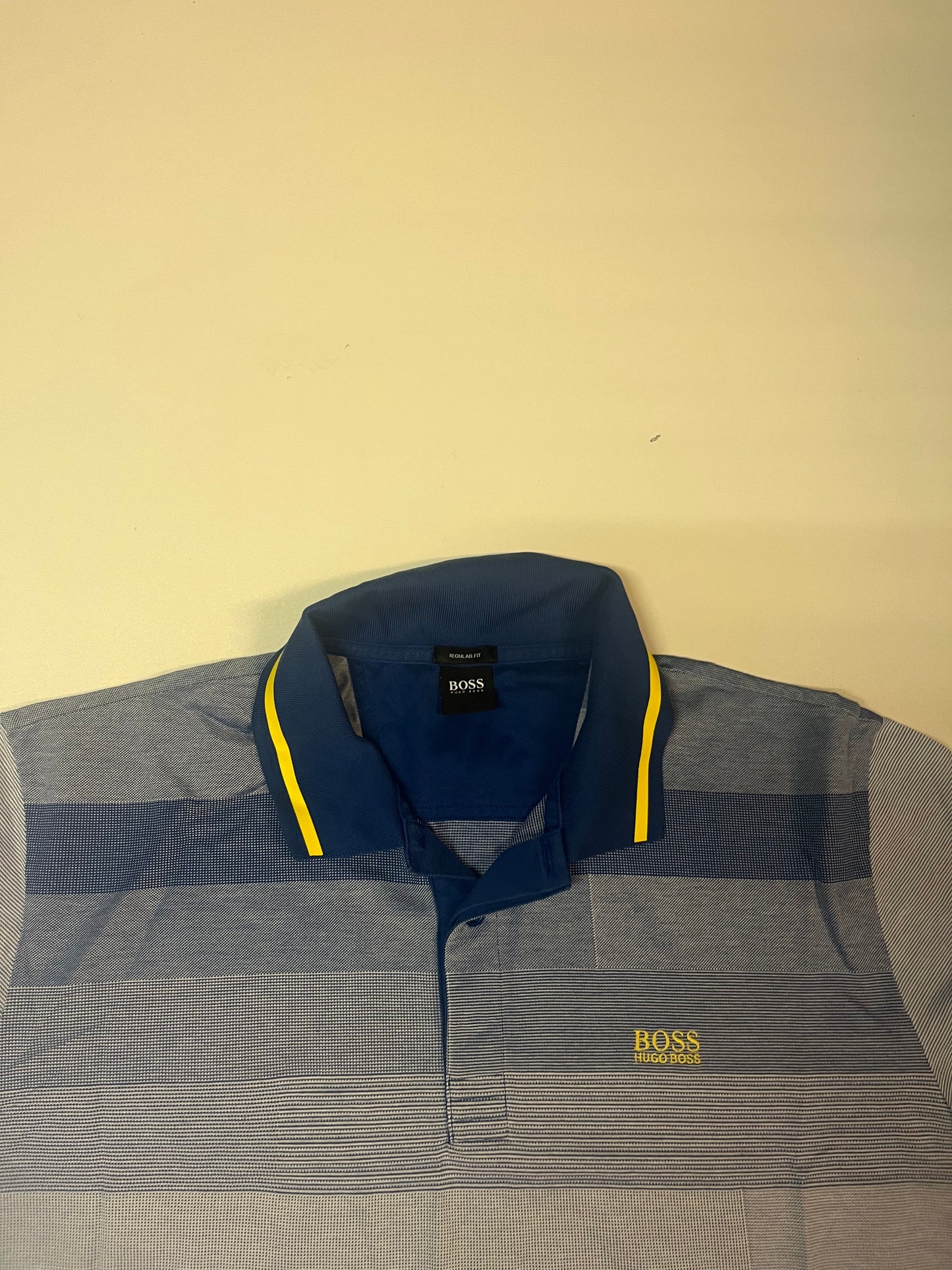 Vintage Hugo Boss Tshirt XXL 3940