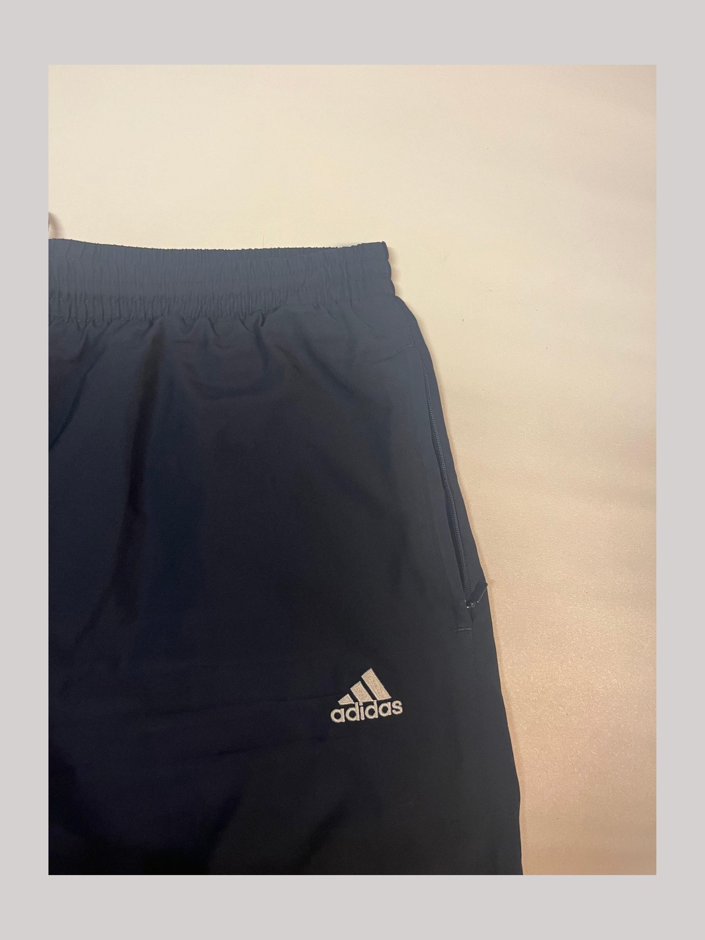 Vintage Adidas Trackpants baggy L kurze Beine 4484