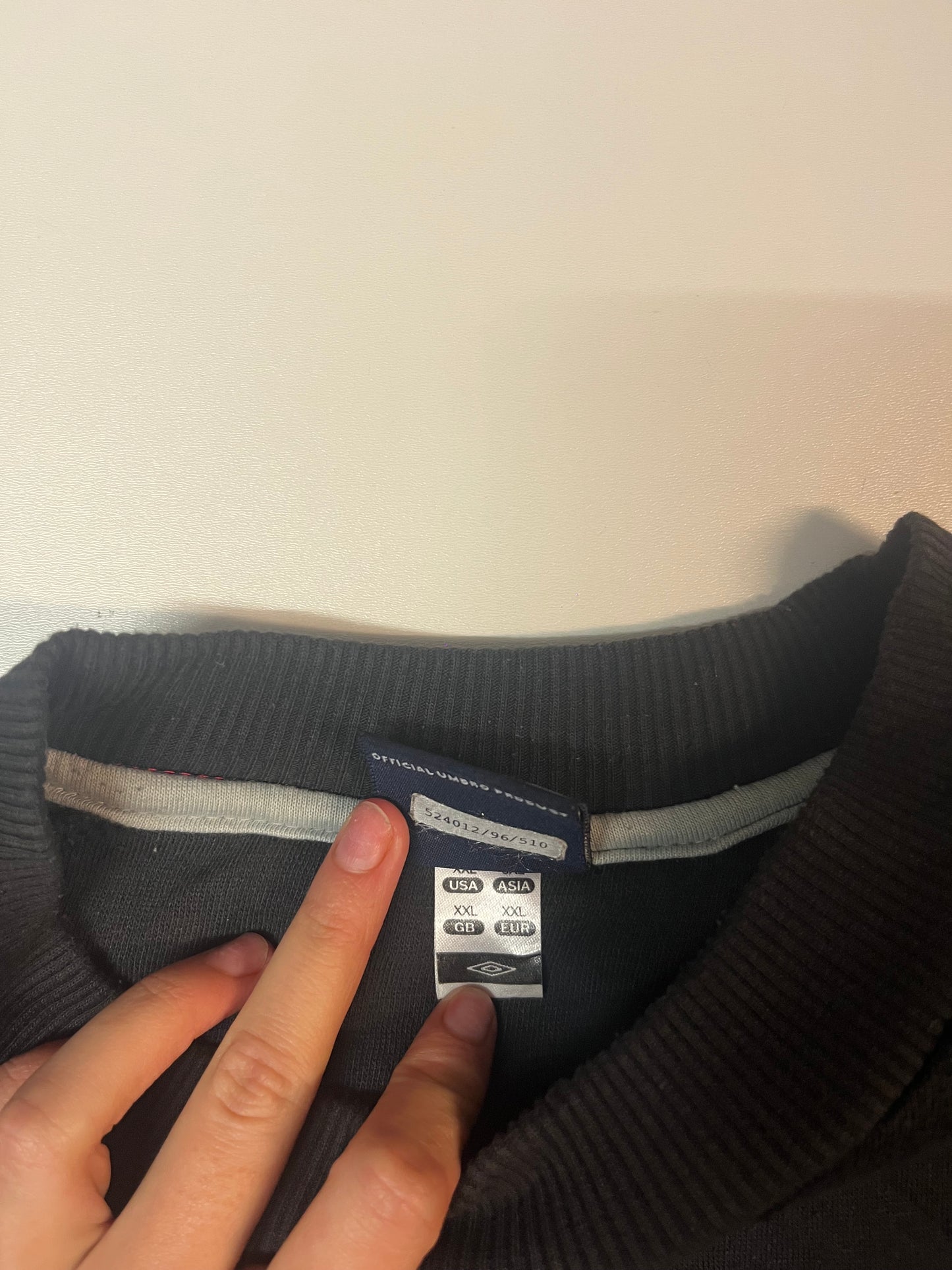 Vintage Umbro Sweatshirt XXL fit XL schwarz gesticktes Logo 5728