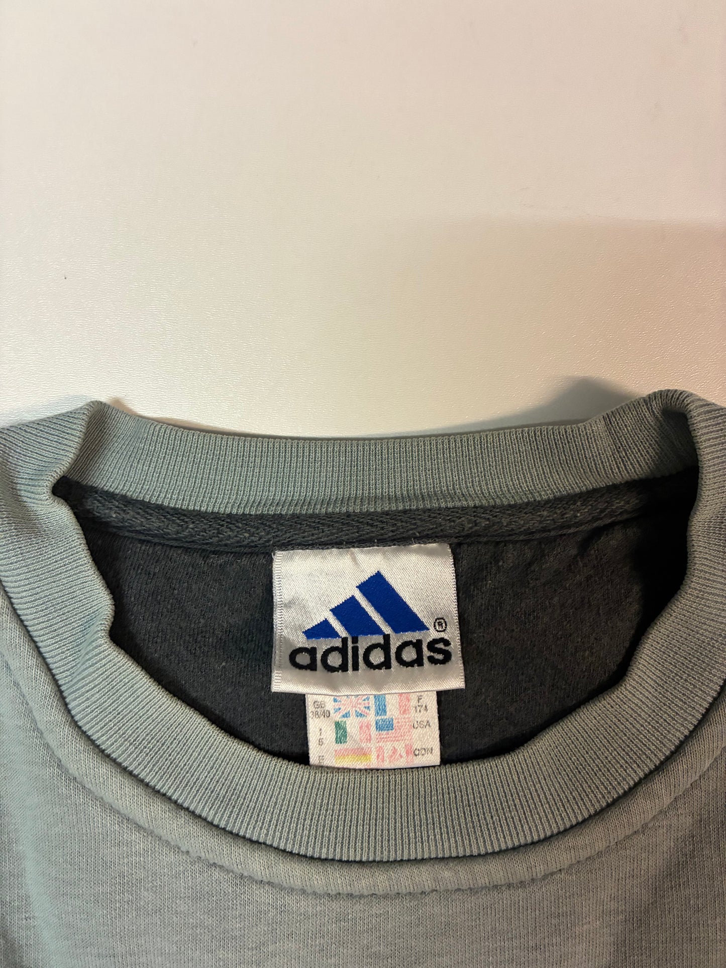Vintage Adidas Sweatshirt L fit M 6104