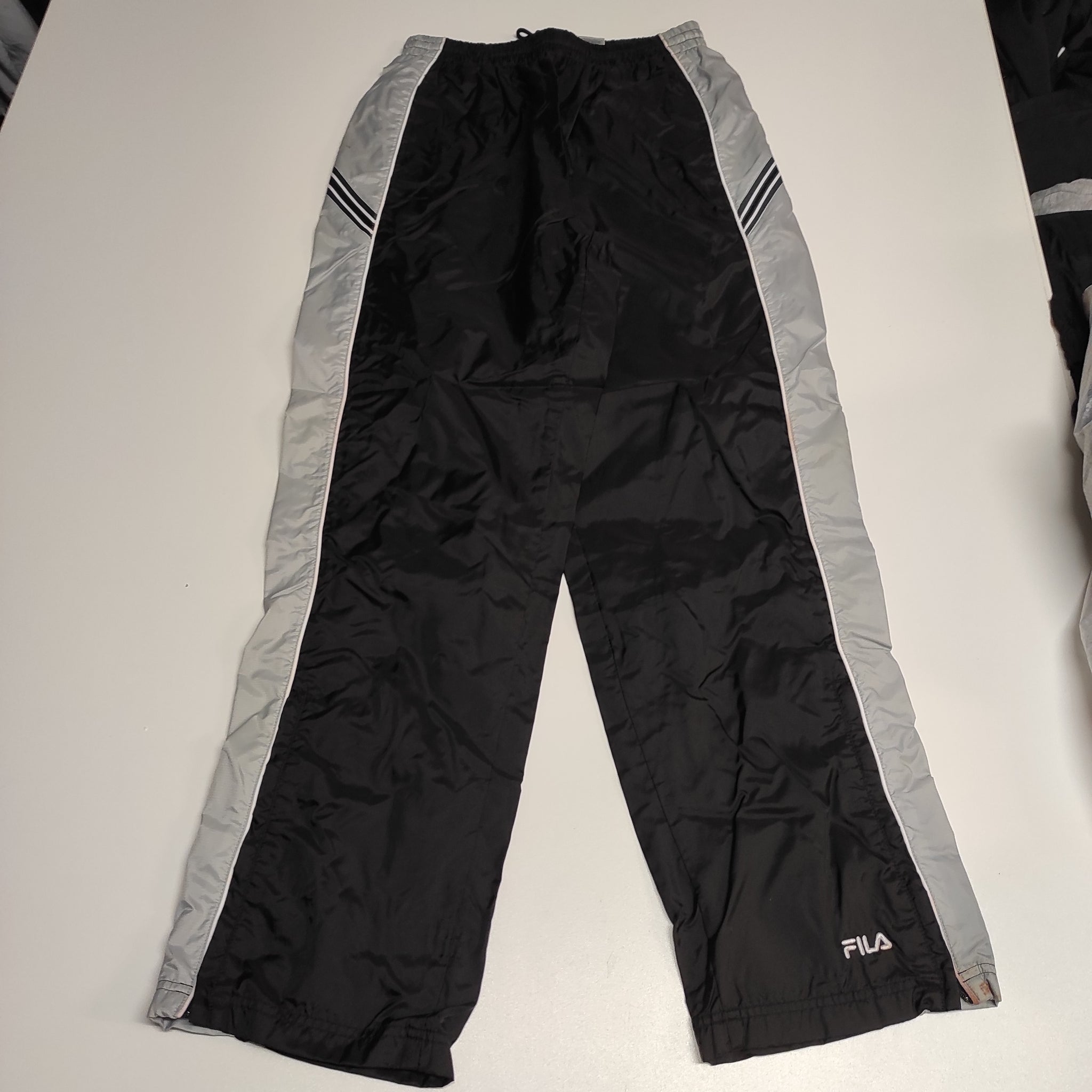 Fila Trackpants Vintage Baggy L Nylon Stoff aus Regenjacke Baggy #8486 ( M fit L)