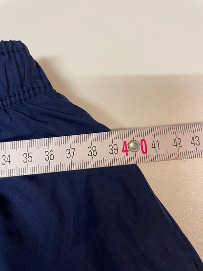 Entdecke unsere Vintage Track Pants von Nike und anderen Marken, erhältlich bei Valuxery.de - Dein Shop für trendige Vintage - Kleidung. Unsere Track Pants sind aus hochwertigen Materialien und