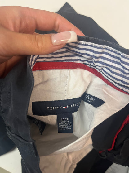 Entdecke unsere Vintage Track Pants von Nike und anderen Marken, erhältlich bei Valuxery.de - Dein Shop für trendige Vintage - Kleidung. Unsere Track Pants sind aus hochwertigen Materialien und