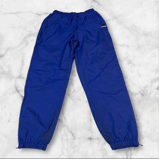 Entdecke unsere Vintage Track Pants von Nike und anderen Marken, erhältlich bei Valuxery.de - Dein Shop für trendige Vintage - Kleidung. Unsere Track Pants sind aus hochwertigen Materialien und