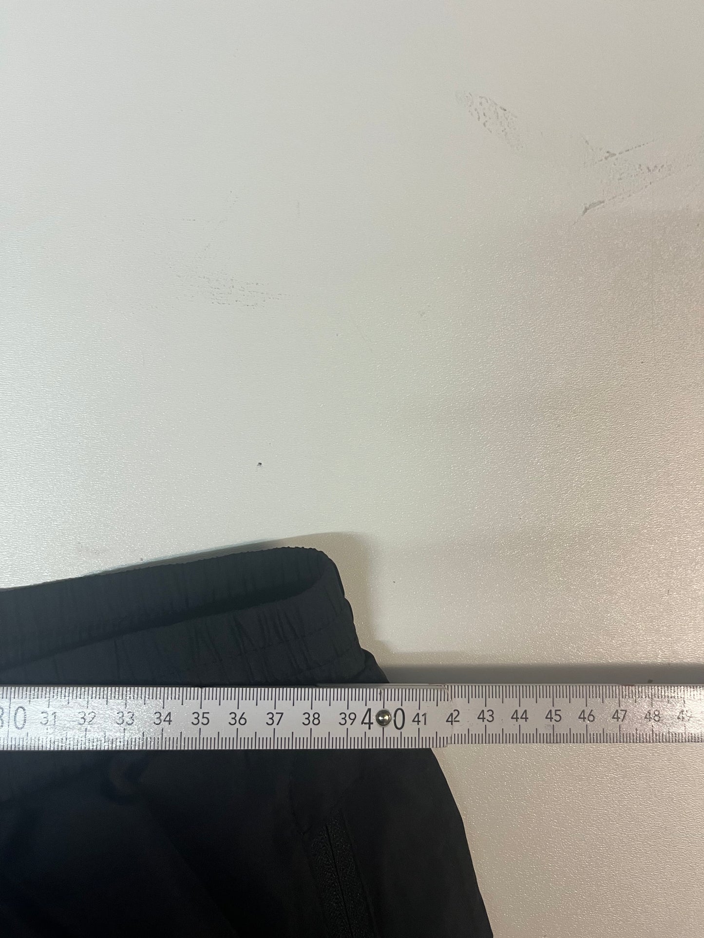 Entdecke unsere Vintage Track Pants von Nike und anderen Marken, erhältlich bei Valuxery.de - Dein Shop für trendige Vintage - Kleidung. Unsere Track Pants sind aus hochwertigen Materialien und