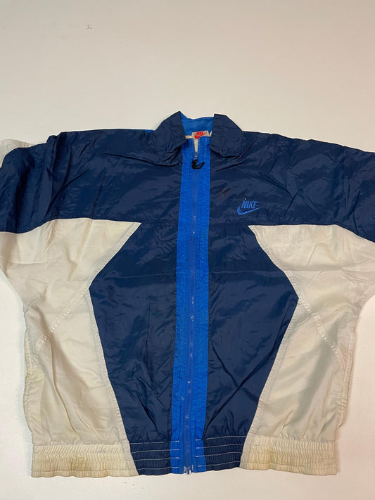 Entdecke unsere Vintage Track Pants von Nike und anderen Marken, erhältlich bei Valuxery.de - Dein Shop für trendige Vintage - Kleidung. Unsere Track Pants sind aus hochwertigen Materialien und