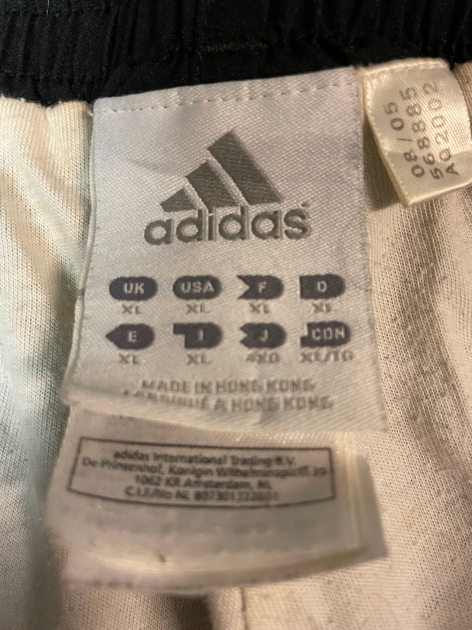 Entdecke unsere Vintage Track Pants von Nike und anderen Marken, erhältlich bei Valuxery.de - Dein Shop für trendige Vintage - Kleidung. Unsere Track Pants sind aus hochwertigen Materialien und