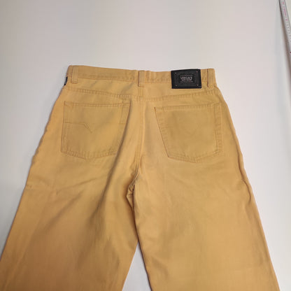 Entdecke unsere Vintage Track Pants von Nike und anderen Marken, erhältlich bei Valuxery.de - Dein Shop für trendige Vintage - Kleidung. Unsere Track Pants sind aus hochwertigen Materialien und