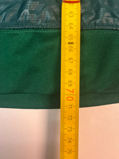 Entdecke unsere Vintage Track Pants von Nike und anderen Marken, erhältlich bei Valuxery.de - Dein Shop für trendige Vintage - Kleidung. Unsere Track Pants sind aus hochwertigen Materialien und