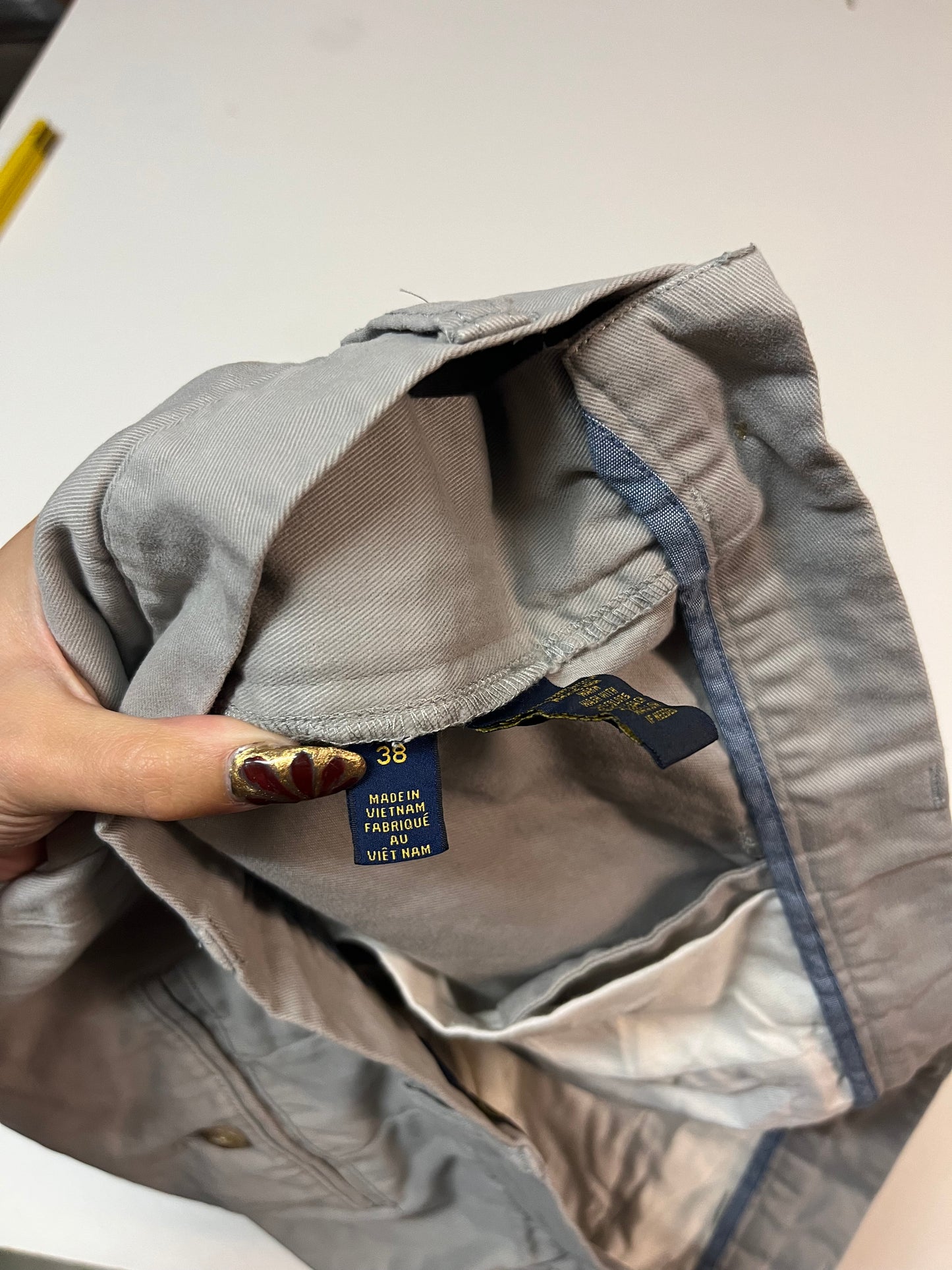 Entdecke unsere Vintage Track Pants von Nike und anderen Marken, erhältlich bei Valuxery.de - Dein Shop für trendige Vintage - Kleidung. Unsere Track Pants sind aus hochwertigen Materialien und