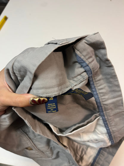 Entdecke unsere Vintage Track Pants von Nike und anderen Marken, erhältlich bei Valuxery.de - Dein Shop für trendige Vintage - Kleidung. Unsere Track Pants sind aus hochwertigen Materialien und