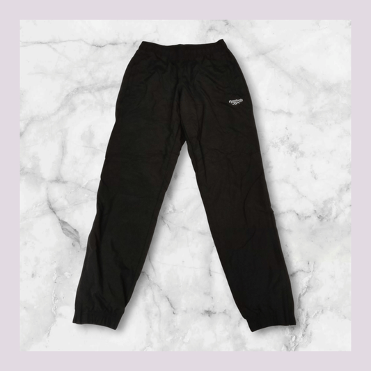 Entdecke unsere Vintage Track Pants von Nike und anderen Marken, erhältlich bei Valuxery.de - Dein Shop für trendige Vintage - Kleidung. Unsere Track Pants sind aus hochwertigen Materialien und