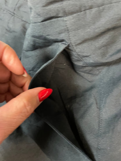 Entdecke unsere Vintage Track Pants von Nike und anderen Marken, erhältlich bei Valuxery.de - Dein Shop für trendige Vintage - Kleidung. Unsere Track Pants sind aus hochwertigen Materialien und