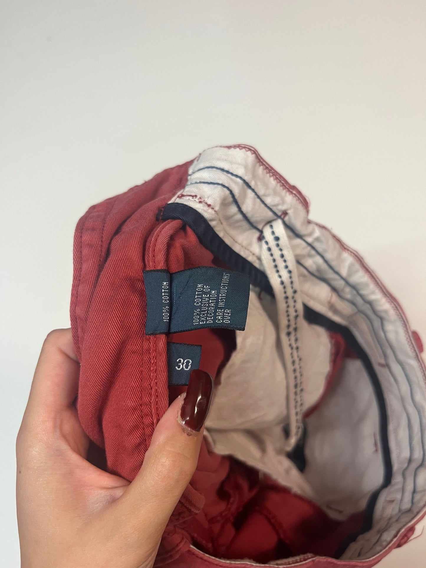 Entdecke unsere Vintage Track Pants von Nike und anderen Marken, erhältlich bei Valuxery.de - Dein Shop für trendige Vintage - Kleidung. Unsere Track Pants sind aus hochwertigen Materialien und