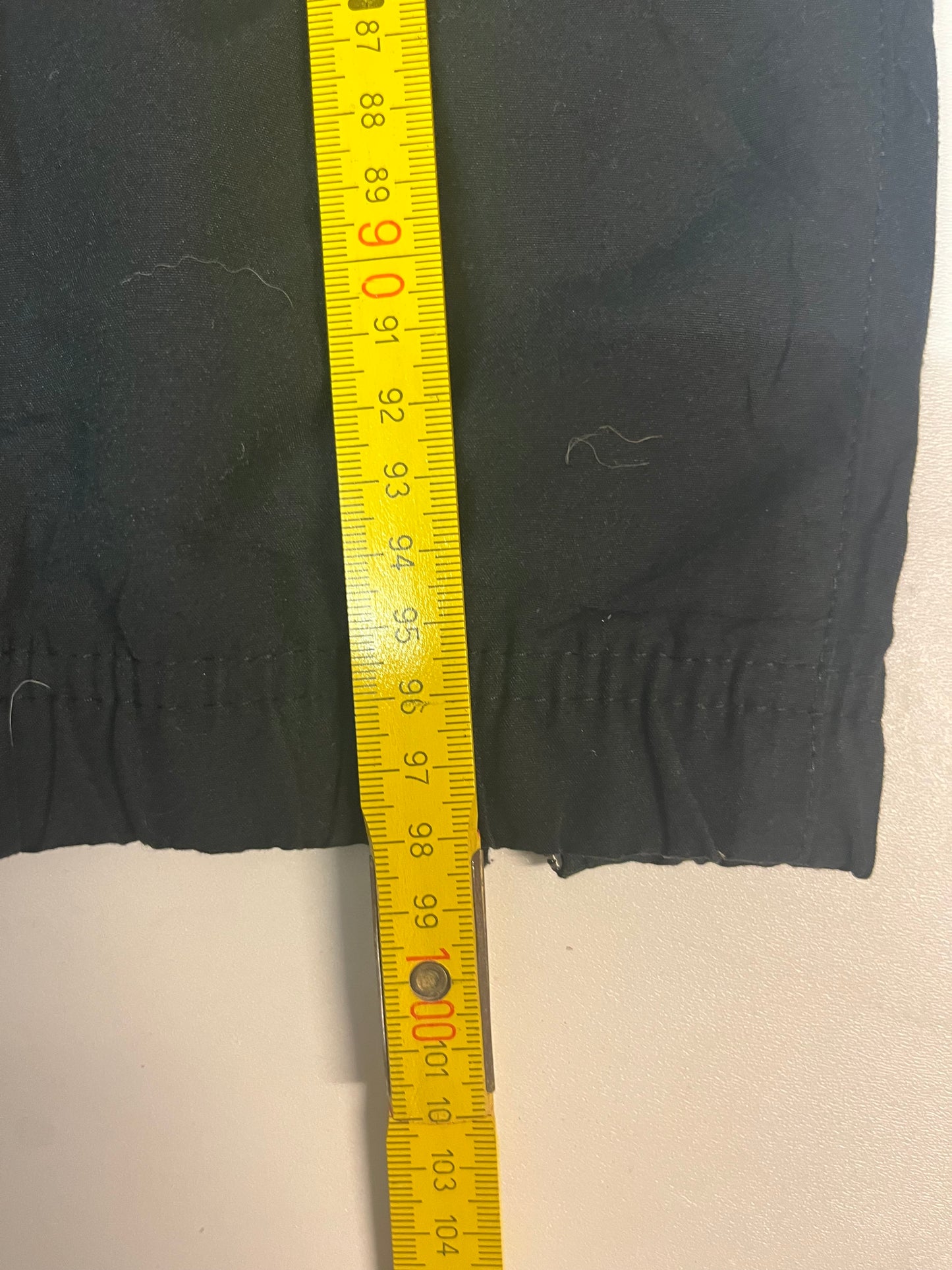 Entdecke unsere Vintage Track Pants von Nike und anderen Marken, erhältlich bei Valuxery.de - Dein Shop für trendige Vintage - Kleidung. Unsere Track Pants sind aus hochwertigen Materialien und