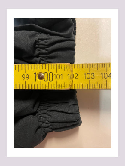 Entdecke unsere Vintage Track Pants von Nike und anderen Marken, erhältlich bei Valuxery.de - Dein Shop für trendige Vintage - Kleidung. Unsere Track Pants sind aus hochwertigen Materialien und