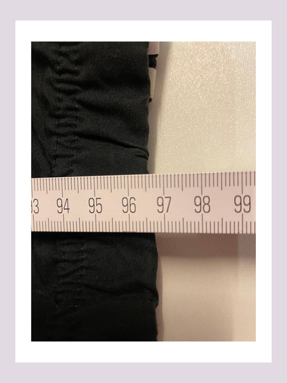 Entdecke unsere Vintage Track Pants von Nike und anderen Marken, erhältlich bei Valuxery.de - Dein Shop für trendige Vintage - Kleidung. Unsere Track Pants sind aus hochwertigen Materialien und