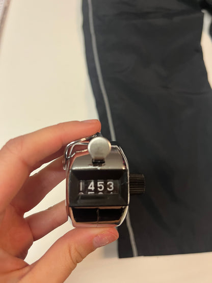 Entdecke unsere Vintage Track Pants von Nike und anderen Marken, erhältlich bei Valuxery.de - Dein Shop für trendige Vintage - Kleidung. Unsere Track Pants sind aus hochwertigen Materialien und