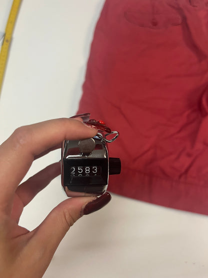 Entdecke unsere Vintage Track Pants von Nike und anderen Marken, erhältlich bei Valuxery.de - Dein Shop für trendige Vintage - Kleidung. Unsere Track Pants sind aus hochwertigen Materialien und