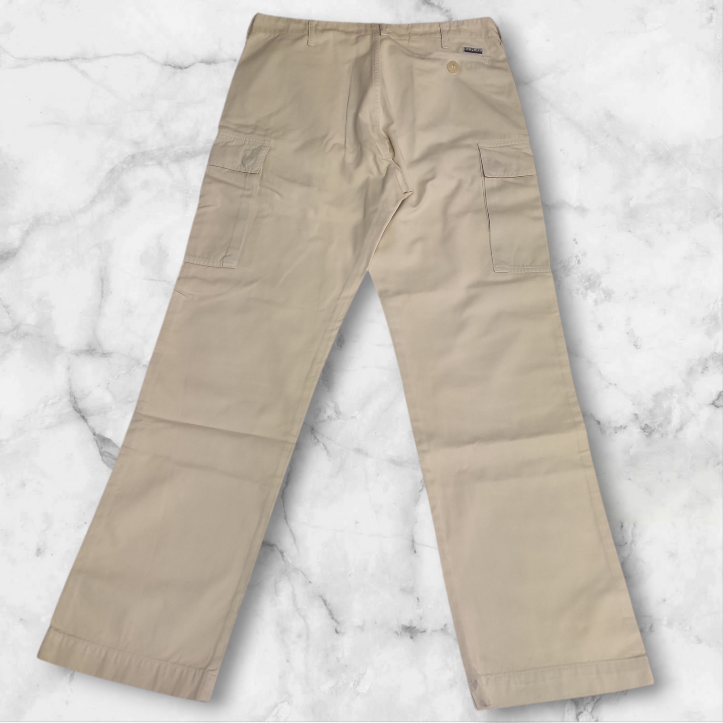 Entdecke unsere Vintage Track Pants von Nike und anderen Marken, erhältlich bei Valuxery.de - Dein Shop für trendige Vintage - Kleidung. Unsere Track Pants sind aus hochwertigen Materialien und