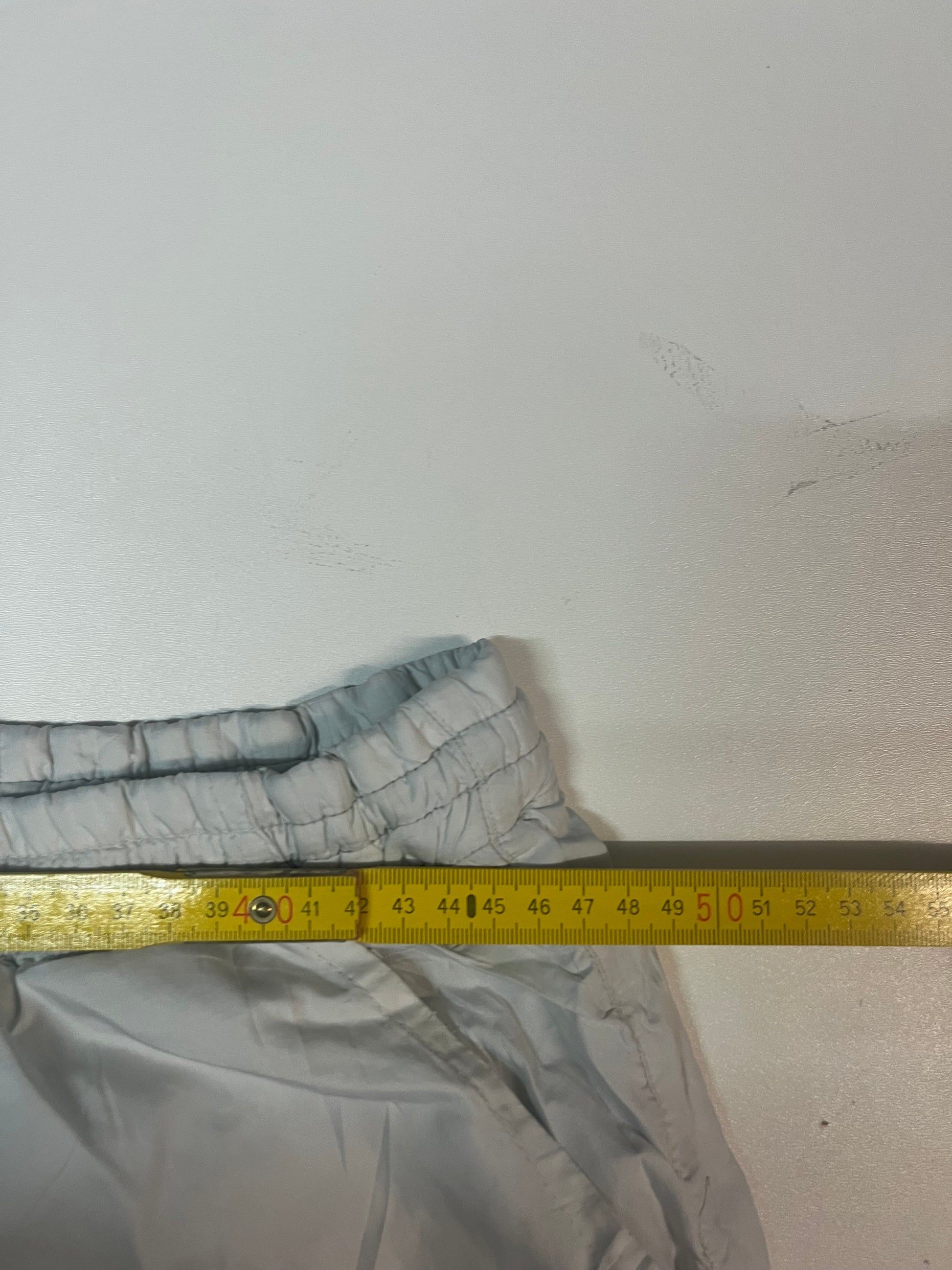 Entdecke unsere Vintage Track Pants von Nike und anderen Marken, erhältlich bei Valuxery.de - Dein Shop für trendige Vintage - Kleidung. Unsere Track Pants sind aus hochwertigen Materialien und