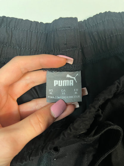 Entdecke unsere Vintage Track Pants von Nike und anderen Marken, erhältlich bei Valuxery.de - Dein Shop für trendige Vintage - Kleidung. Unsere Track Pants sind aus hochwertigen Materialien und