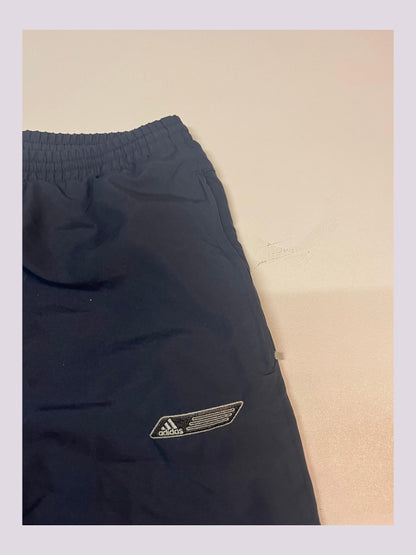 Entdecke unsere Vintage Track Pants von Nike und anderen Marken, erhältlich bei Valuxery.de - Dein Shop für trendige Vintage - Kleidung. Unsere Track Pants sind aus hochwertigen Materialien und