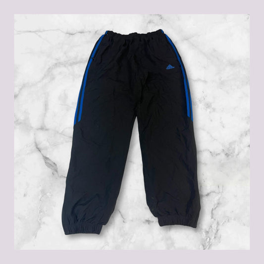 Entdecke unsere Vintage Track Pants von Nike und anderen Marken, erhältlich bei Valuxery.de - Dein Shop für trendige Vintage - Kleidung. Unsere Track Pants sind aus hochwertigen Materialien und