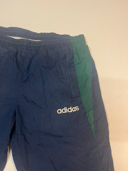 Entdecke unsere Vintage Track Pants von Nike und anderen Marken, erhältlich bei Valuxery.de - Dein Shop für trendige Vintage - Kleidung. Unsere Track Pants sind aus hochwertigen Materialien und