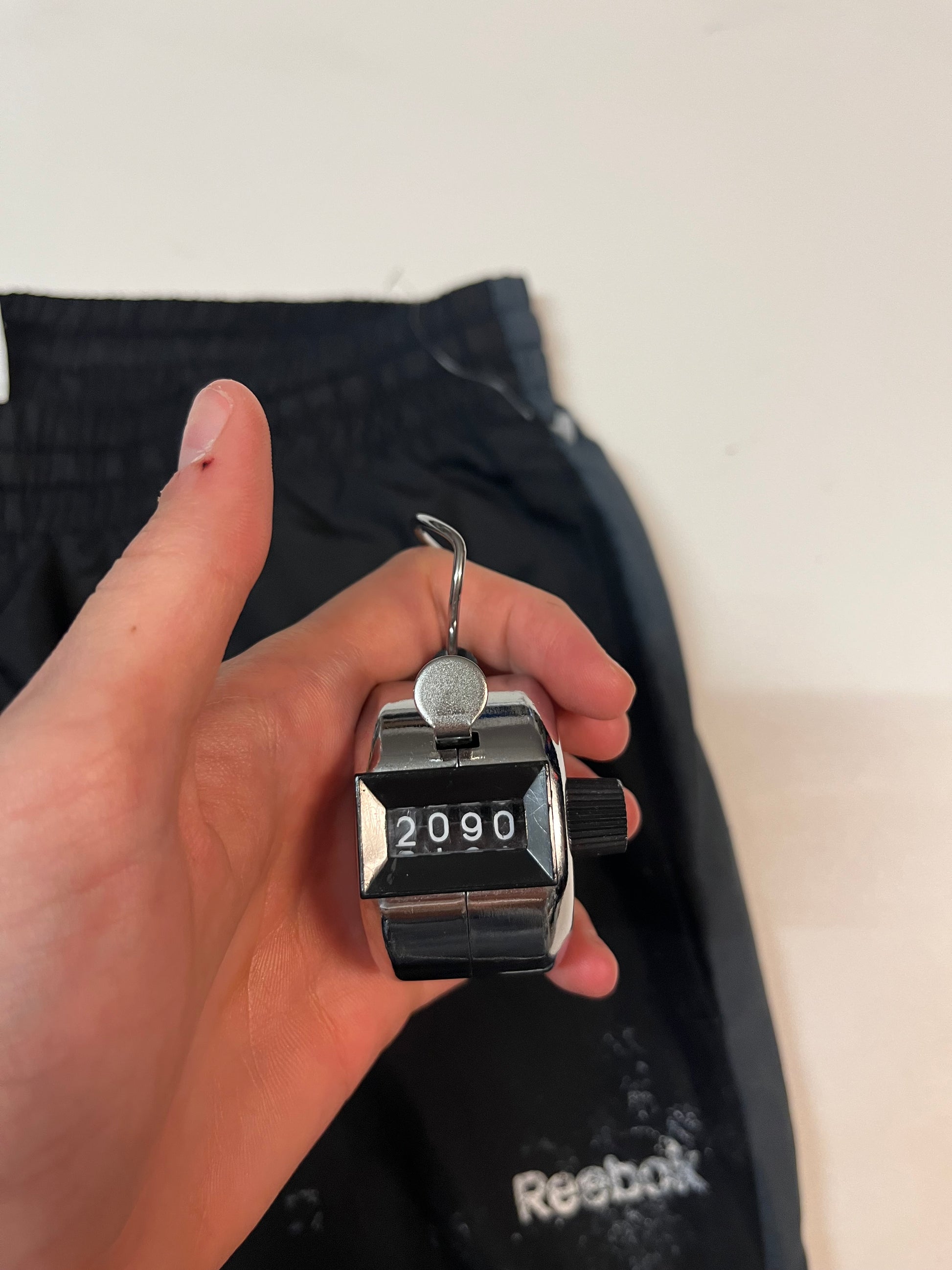 Entdecke unsere Vintage Track Pants von Nike und anderen Marken, erhältlich bei Valuxery.de - Dein Shop für trendige Vintage - Kleidung. Unsere Track Pants sind aus hochwertigen Materialien und