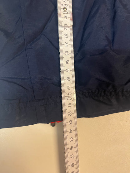 Entdecke unsere Vintage Track Pants von Nike und anderen Marken, erhältlich bei Valuxery.de - Dein Shop für trendige Vintage - Kleidung. Unsere Track Pants sind aus hochwertigen Materialien und