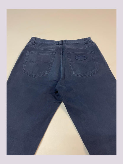 Entdecke unsere Vintage Track Pants von Nike und anderen Marken, erhältlich bei Valuxery.de - Dein Shop für trendige Vintage - Kleidung. Unsere Track Pants sind aus hochwertigen Materialien und