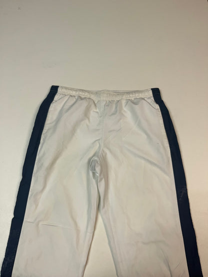 Entdecke unsere Vintage Track Pants von Nike und anderen Marken, erhältlich bei Valuxery.de - Dein Shop für trendige Vintage - Kleidung. Unsere Track Pants sind aus hochwertigen Materialien und