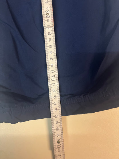 Entdecke unsere Vintage Track Pants von Nike und anderen Marken, erhältlich bei Valuxery.de - Dein Shop für trendige Vintage - Kleidung. Unsere Track Pants sind aus hochwertigen Materialien und