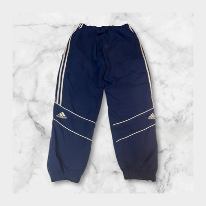 Entdecke unsere Vintage Track Pants von Nike und anderen Marken, erhältlich bei Valuxery.de - Dein Shop für trendige Vintage - Kleidung. Unsere Track Pants sind aus hochwertigen Materialien und
