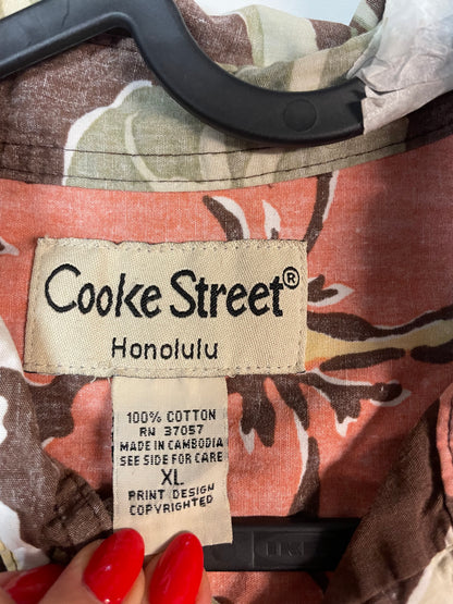 Entdecke unsere Vintage Track Pants von Nike und anderen Marken, erhältlich bei Valuxery.de - Dein Shop für trendige Vintage - Kleidung. Unsere Track Pants sind aus hochwertigen Materialien und