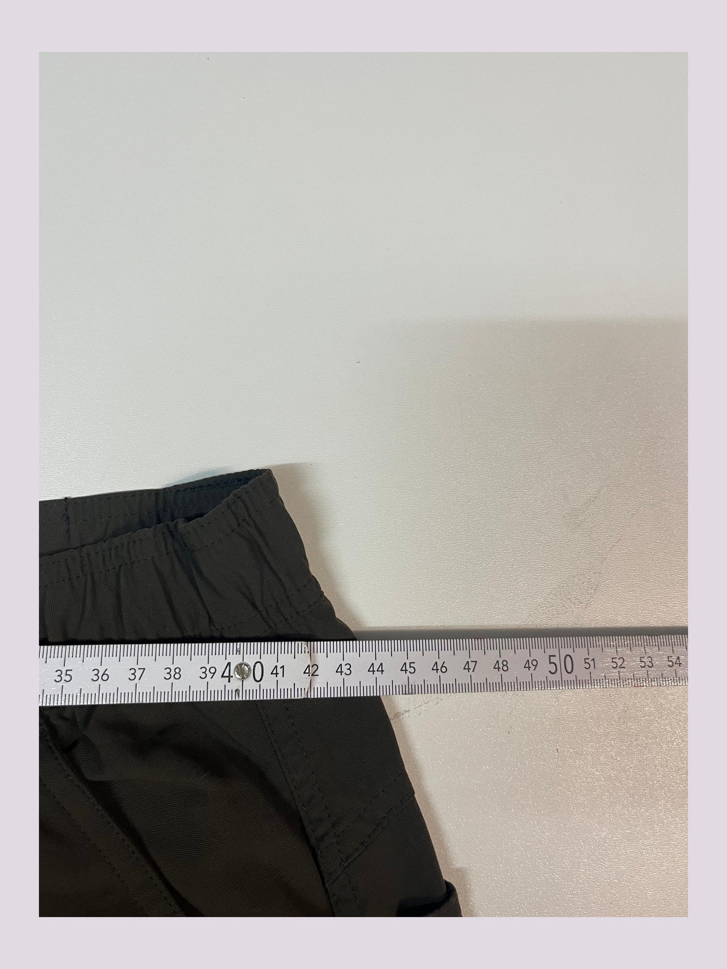 Entdecke unsere Vintage Track Pants von Nike und anderen Marken, erhältlich bei Valuxery.de - Dein Shop für trendige Vintage - Kleidung. Unsere Track Pants sind aus hochwertigen Materialien und