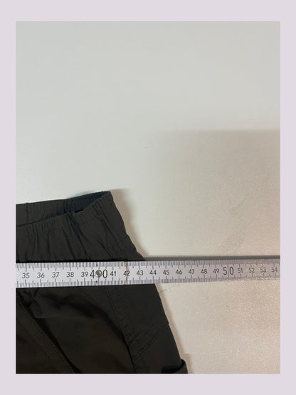 Entdecke unsere Vintage Track Pants von Nike und anderen Marken, erhältlich bei Valuxery.de - Dein Shop für trendige Vintage - Kleidung. Unsere Track Pants sind aus hochwertigen Materialien und