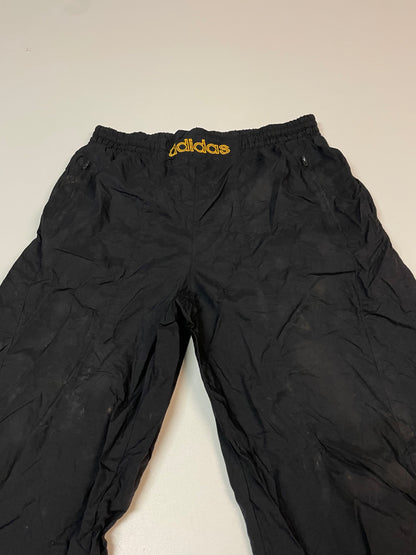 Entdecke unsere Vintage Track Pants von Nike und anderen Marken, erhältlich bei Valuxery.de - Dein Shop für trendige Vintage - Kleidung. Unsere Track Pants sind aus hochwertigen Materialien und