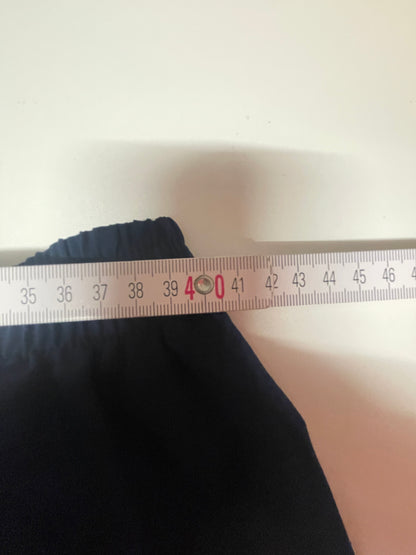 Entdecke unsere Vintage Track Pants von Nike und anderen Marken, erhältlich bei Valuxery.de - Dein Shop für trendige Vintage - Kleidung. Unsere Track Pants sind aus hochwertigen Materialien und