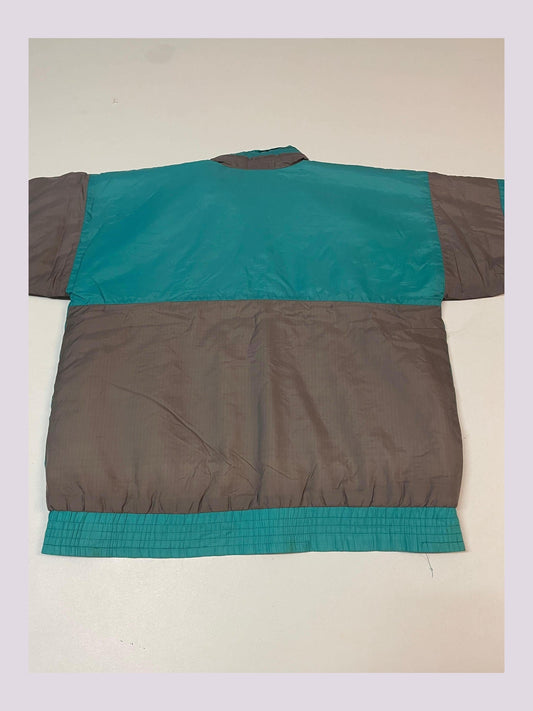 Entdecke unsere Vintage Track Pants von Nike und anderen Marken, erhältlich bei Valuxery.de - Dein Shop für trendige Vintage - Kleidung. Unsere Track Pants sind aus hochwertigen Materialien und