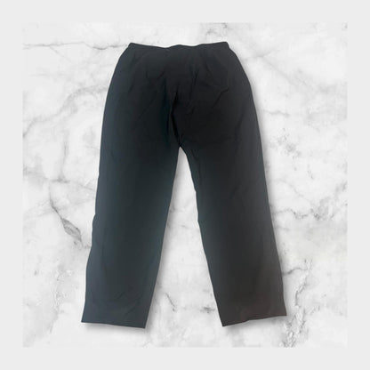 Entdecke unsere Vintage Track Pants von Nike und anderen Marken, erhältlich bei Valuxery.de - Dein Shop für trendige Vintage - Kleidung. Unsere Track Pants sind aus hochwertigen Materialien und