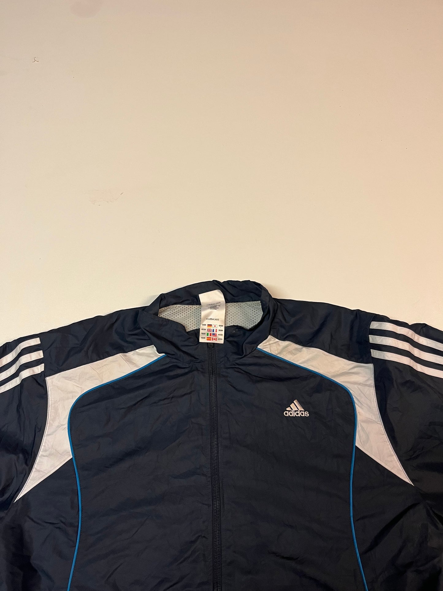 Entdecke unsere Vintage Track Pants von Nike und anderen Marken, erhältlich bei Valuxery.de - Dein Shop für trendige Vintage - Kleidung. Unsere Track Pants sind aus hochwertigen Materialien und