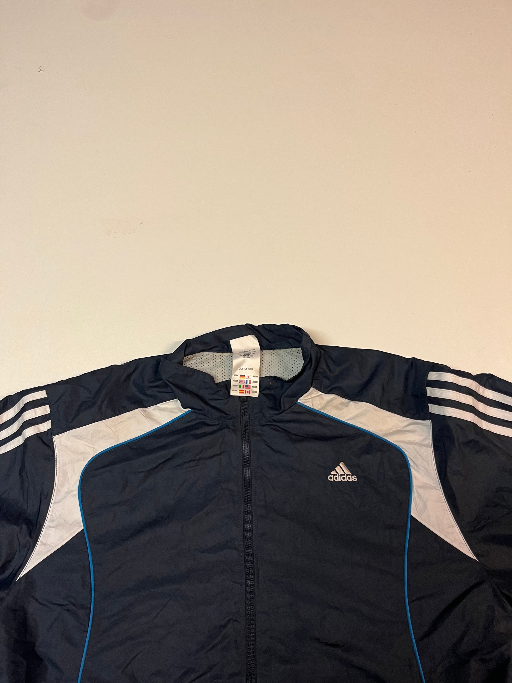 Entdecke unsere Vintage Track Pants von Nike und anderen Marken, erhältlich bei Valuxery.de - Dein Shop für trendige Vintage - Kleidung. Unsere Track Pants sind aus hochwertigen Materialien und