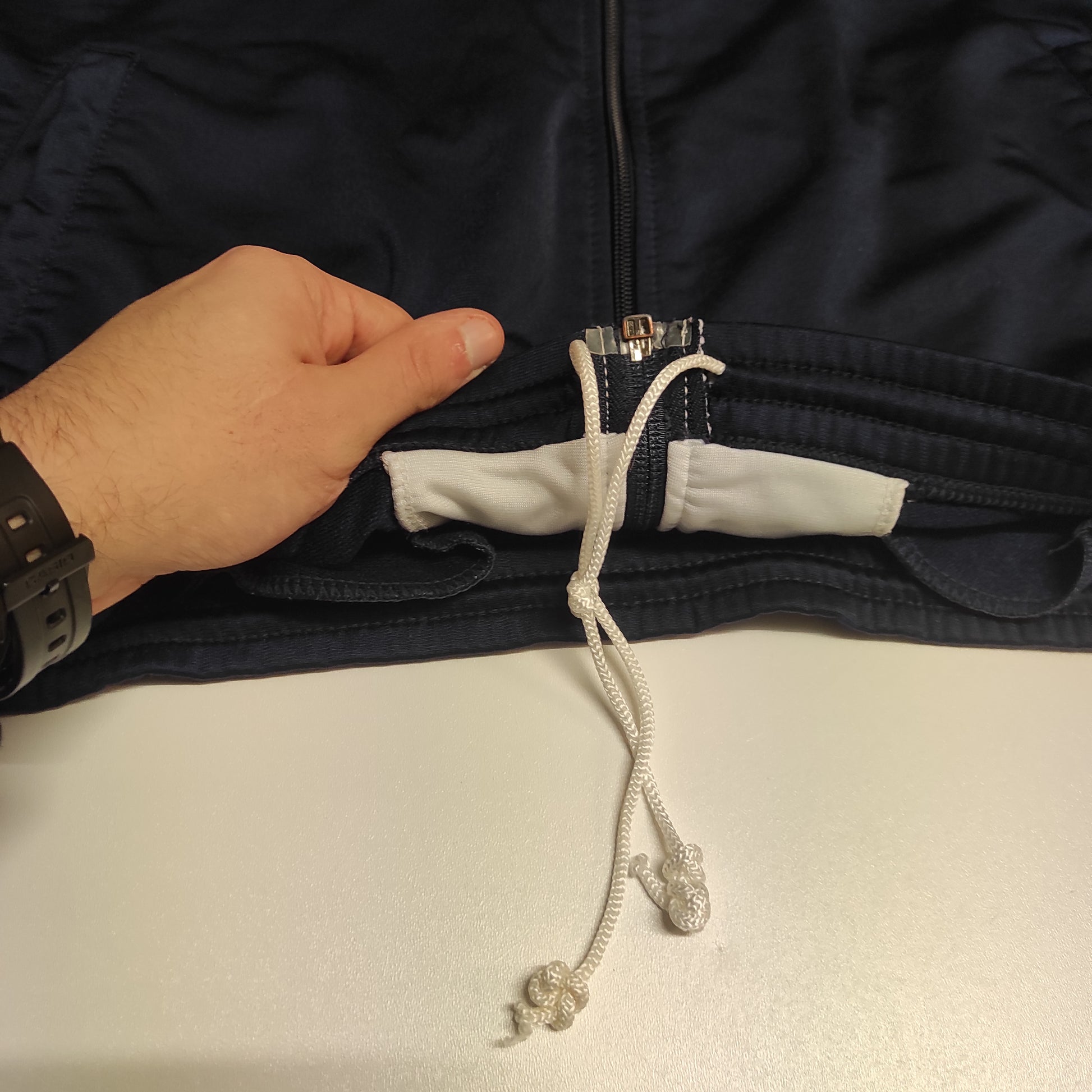 Entdecke unsere Vintage Track Pants von Nike und anderen Marken, erhältlich bei Valuxery.de - Dein Shop für trendige Vintage - Kleidung. Unsere Track Pants sind aus hochwertigen Materialien und